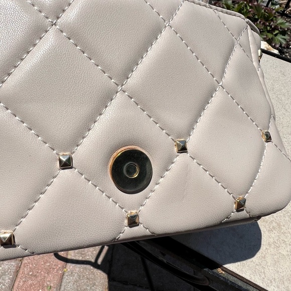 Badgley Mischka  NWT Taupe Vegan Leather Clutch Pearl Handle Purse (P002) - Picture 8 of 9